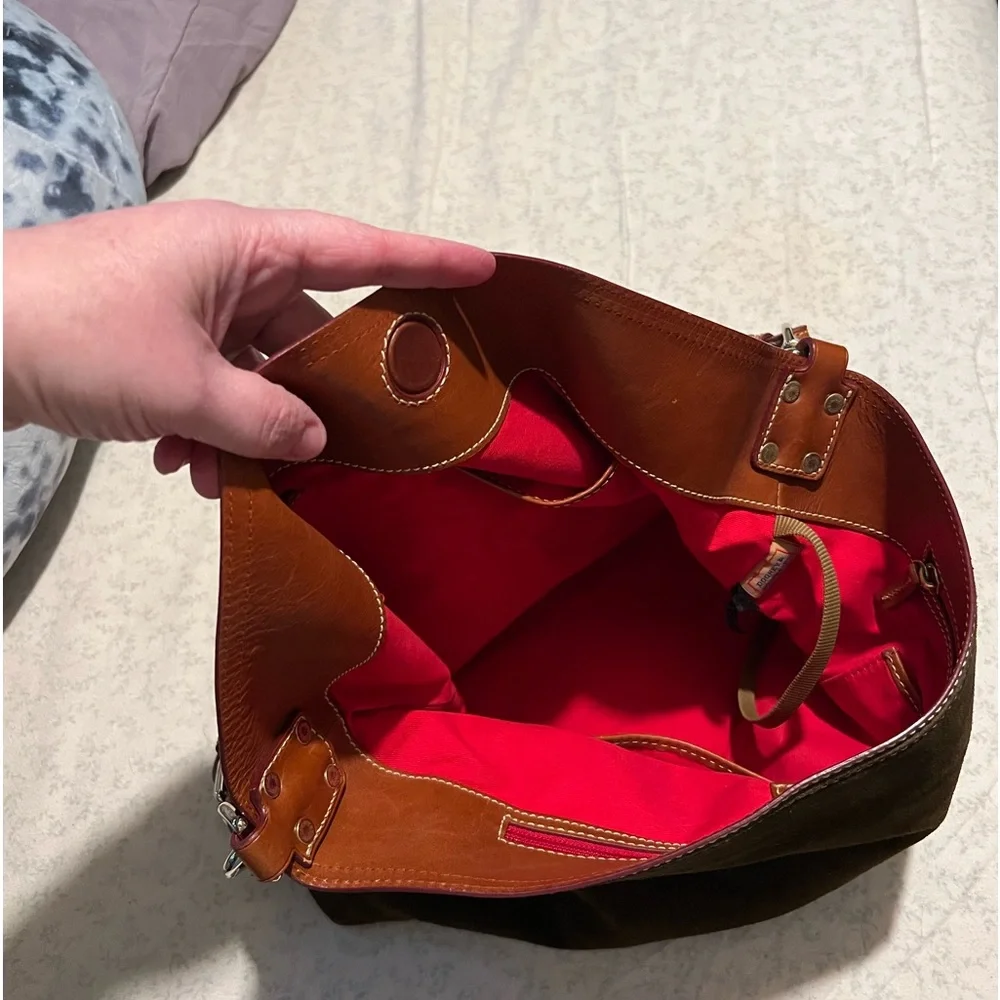 RARE·DISCONTINUED Dooney & Bourke Suede XL Courtney Sac - Olive. EUC - Picture 4 of 12